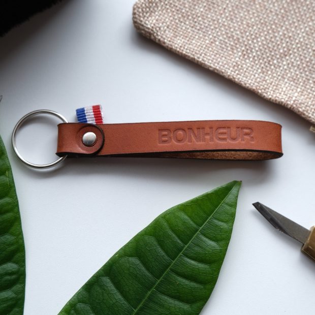Porte clé cuir "Bonheur" personnalisé, camel