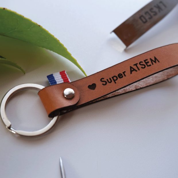 Porte clé cuir "Super ATSEM" personnalisé, camel