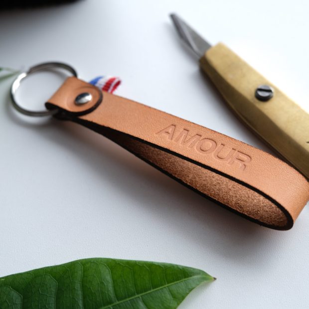 Porte clé cuir "Amour" personnalisé, beige